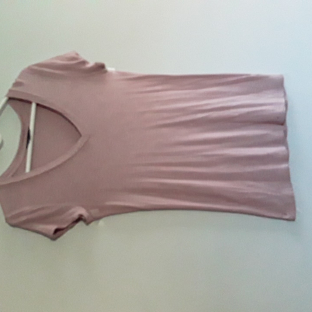 🧨3/$15 Tresics Femme V-Neck slub knit top, Dusty Pink, Size M